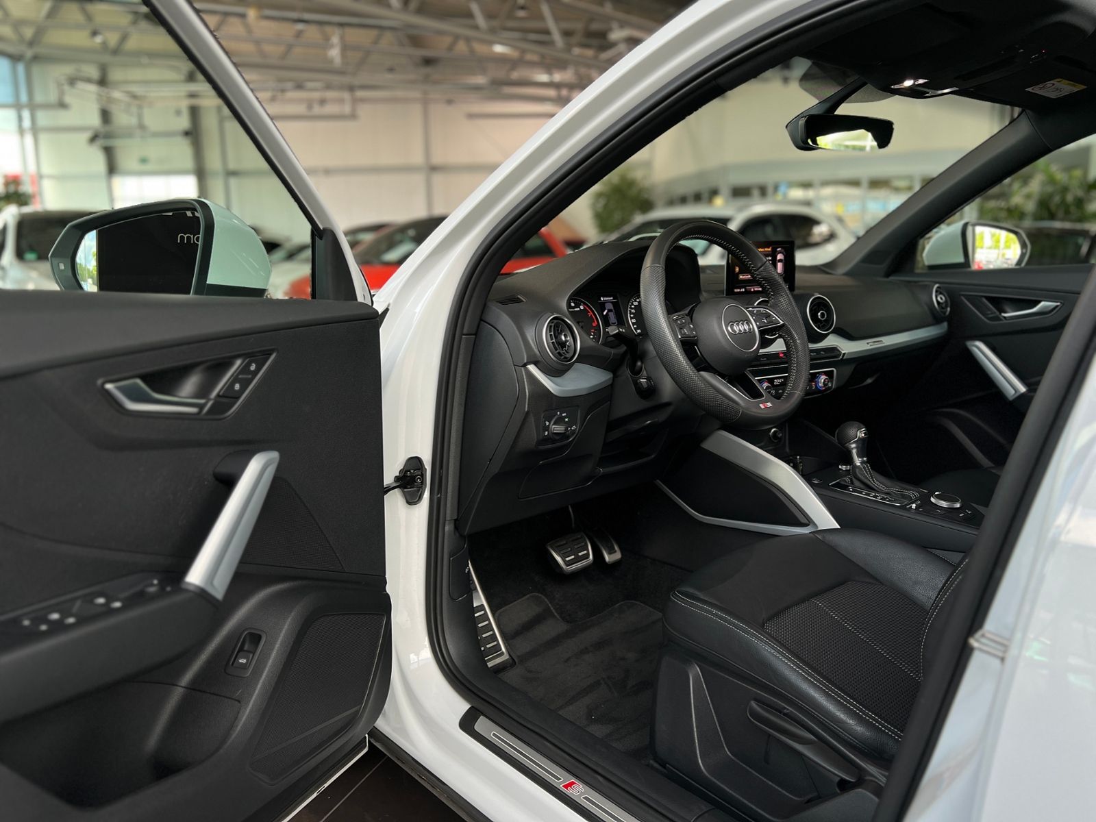 Fahrzeugabbildung Audi Q2 35 TFSI S-Tronic S Line PANO SHZ LED NAVI