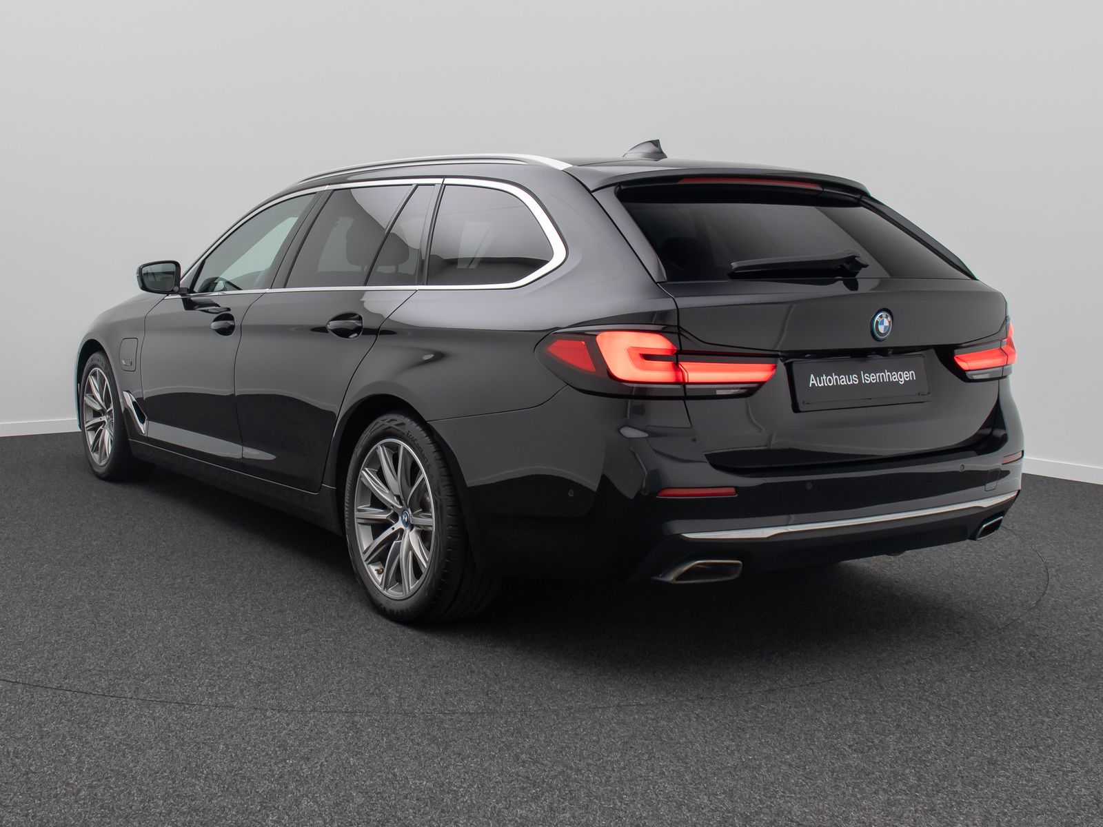 Fahrzeugabbildung BMW 530e xD Luxury Line DAB Alarm Kamera AHK 18Zoll