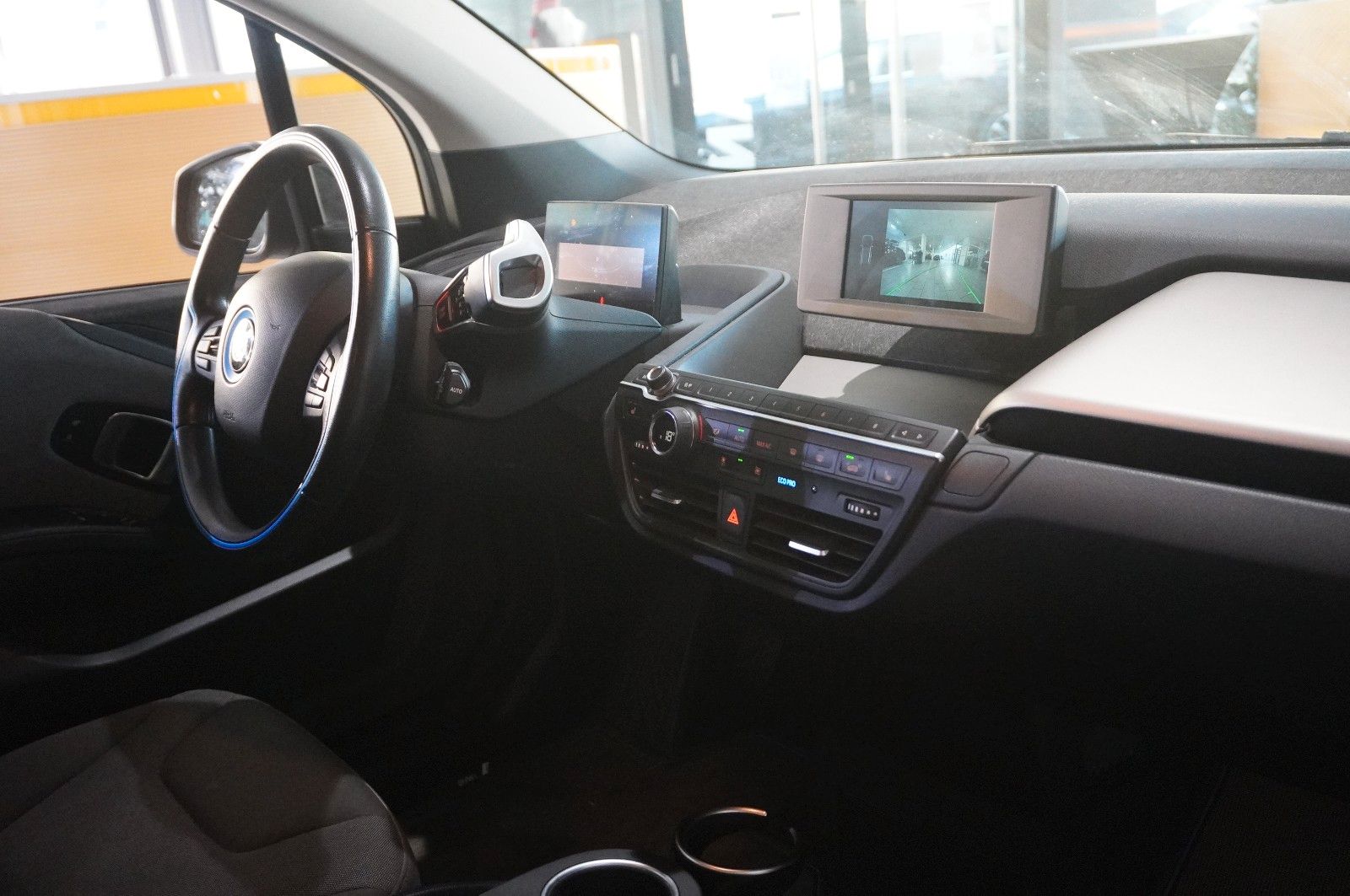 Fahrzeugabbildung BMW i3 120AH NAIVI/SPORT/WÄRMEP./LED/PDC/VIRT./SHZ