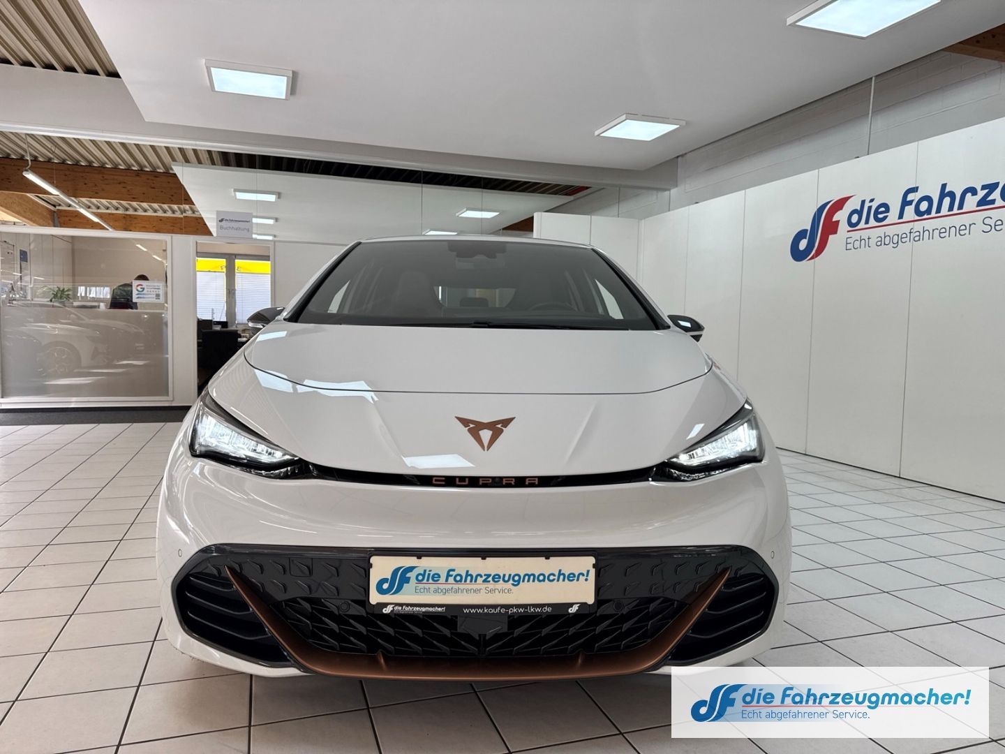 Fahrzeugabbildung CUPRA Born 150 kW Digitales Cockpit Massagesitze LED M