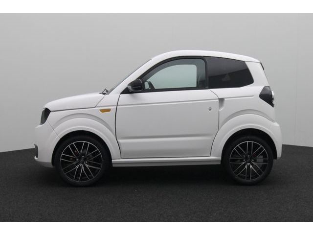 Fahrzeugabbildung Ligier MYLI IDEAL Fahren ab 15 Leasing 199,-Eur.