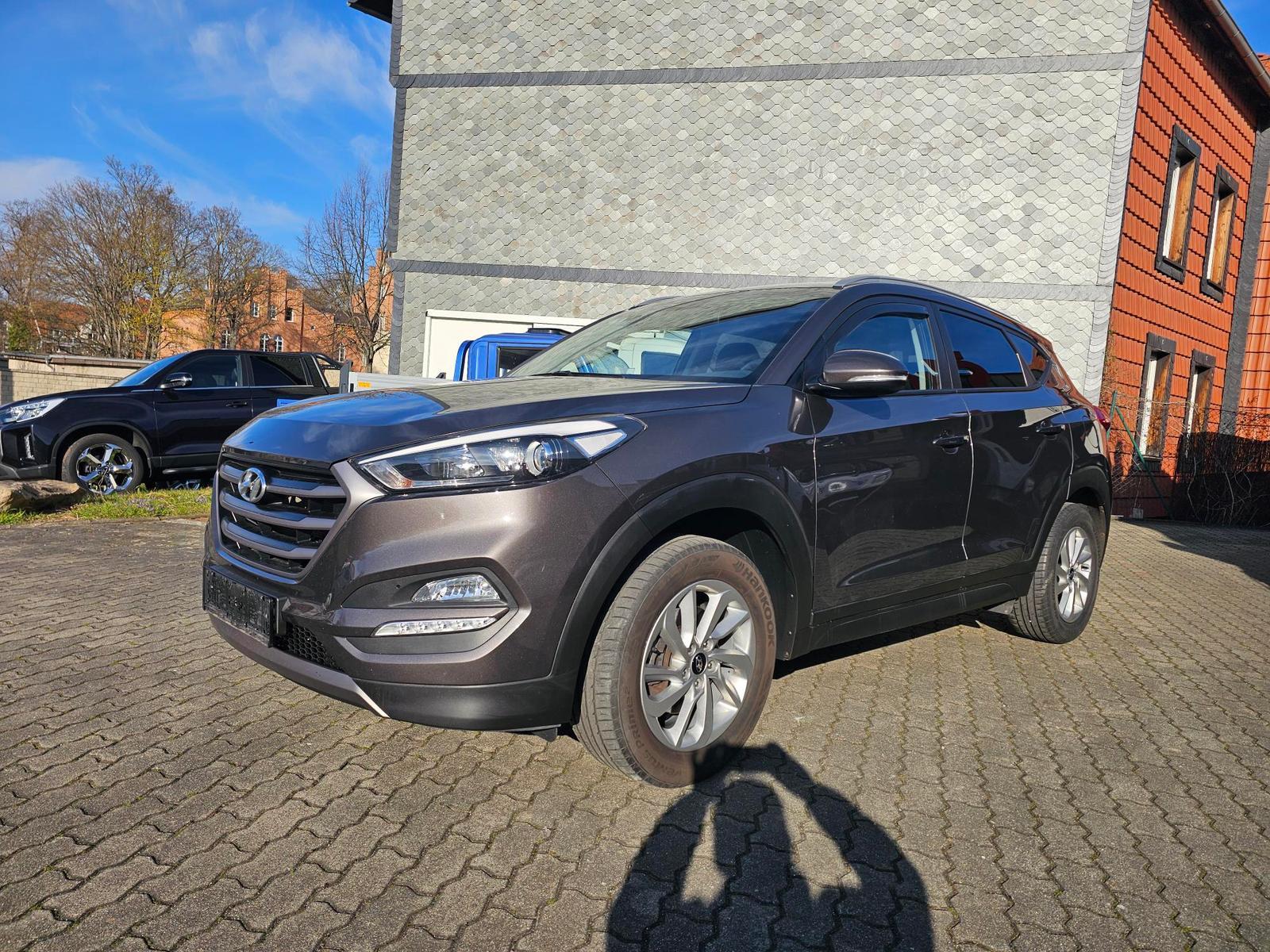 Hyundai TUCSON blue 1.6 GDi 2WD Trend+NAVI+AHK+2.HAND+
