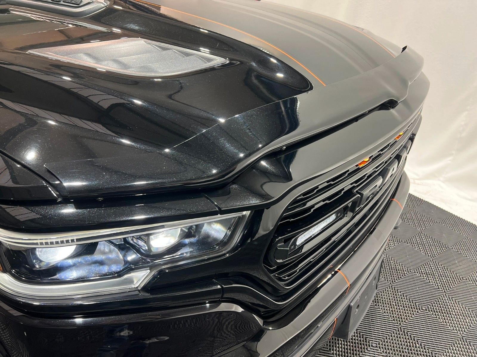 Fahrzeugabbildung Dodge RAM  1500 LIMITED NIGHT CREW CAB 4X4 *RTR UMBAU*