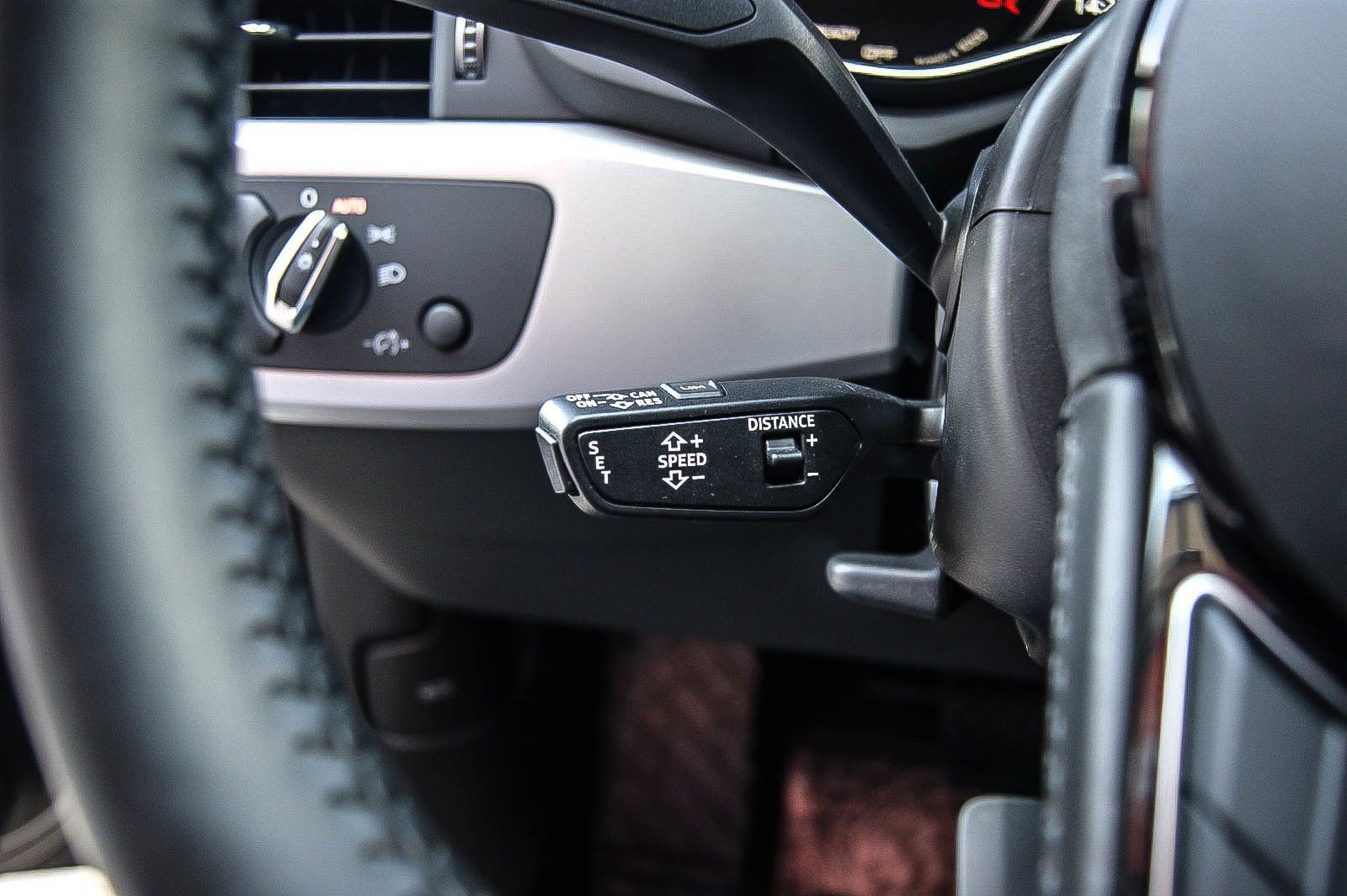 Fahrzeugabbildung Audi A4 Avant 45 TDI quattro S line PANORAMA KAMERA L