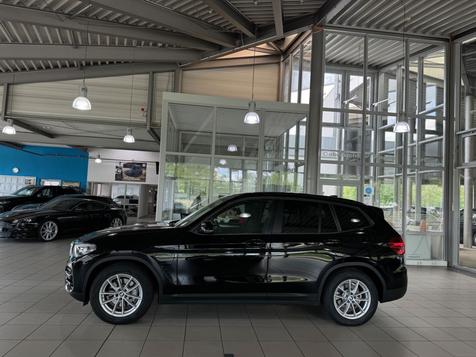 Fahrzeugabbildung BMW X3 xD30e HUD DAB HiFi Alarm AHK LED 18Zoll