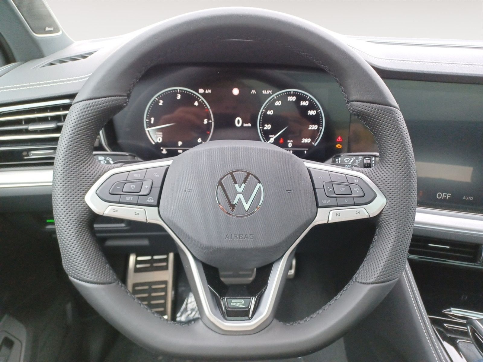 Fahrzeugabbildung Volkswagen Touareg R-Line FINAL EDITION Black Style VOLL