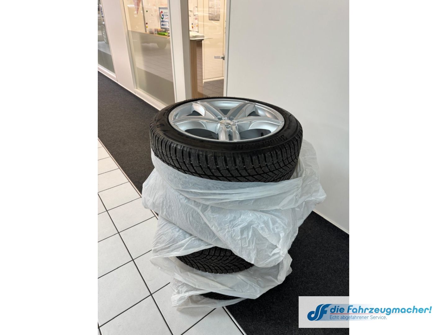 Fahrzeugabbildung Audi Q4 e-tron Sportback 40 Sportpaket AHK-klappbar N