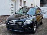Volkswagen Tiguan 2.0 TDI 4Mot/AHK/Pano/1.Hd/VollServiceVW - Volkswagen Tiguan aus 2011: TDI