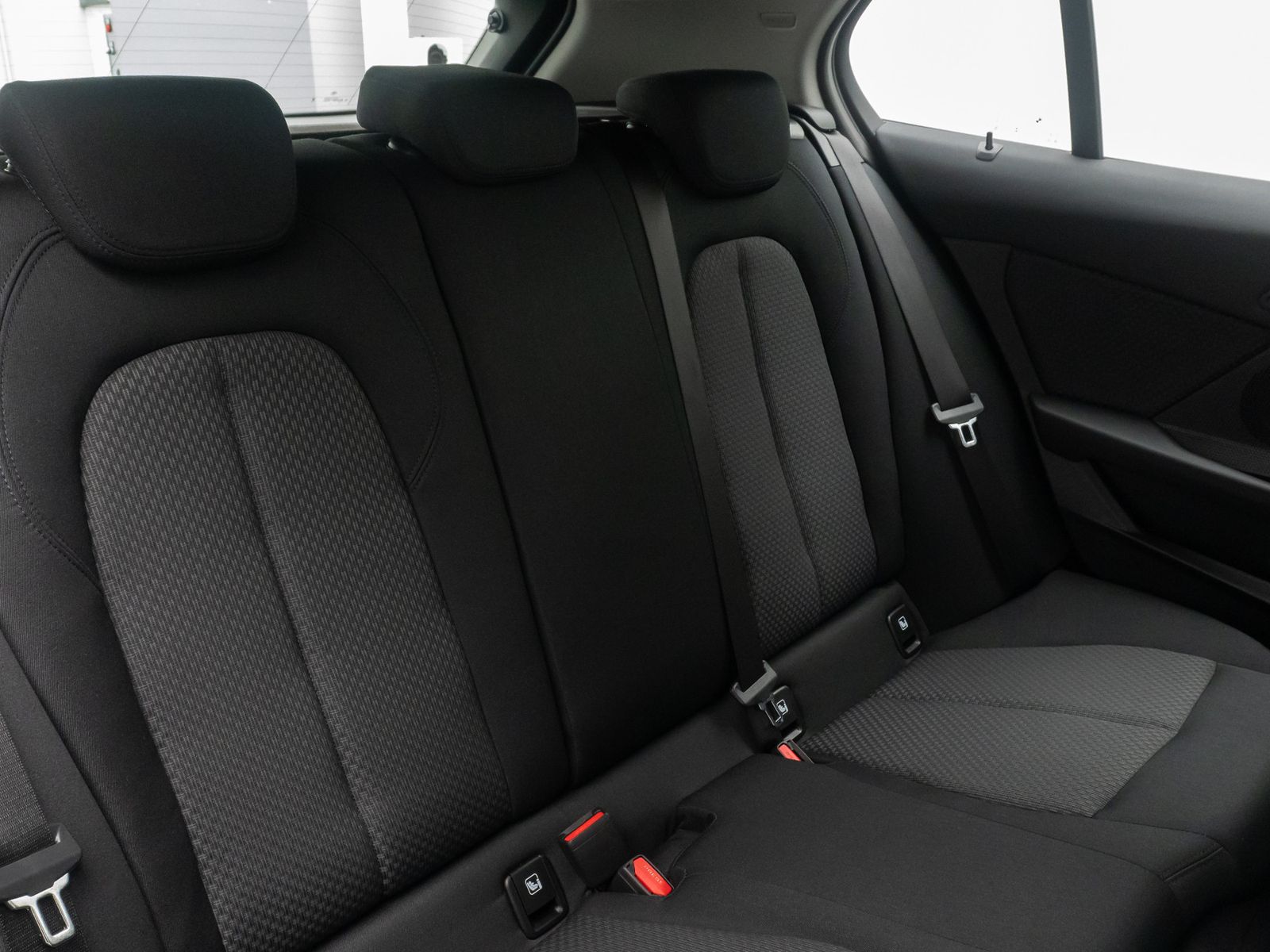 Fahrzeugabbildung BMW 118i Advantage HUD Kamera Alarm DAB CockpitProf