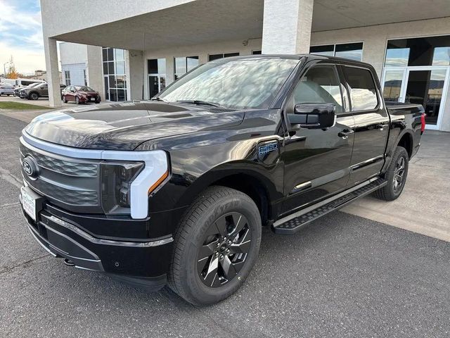 Ford F 150 Lightning Lariat gr. Batterie im Vorlauf