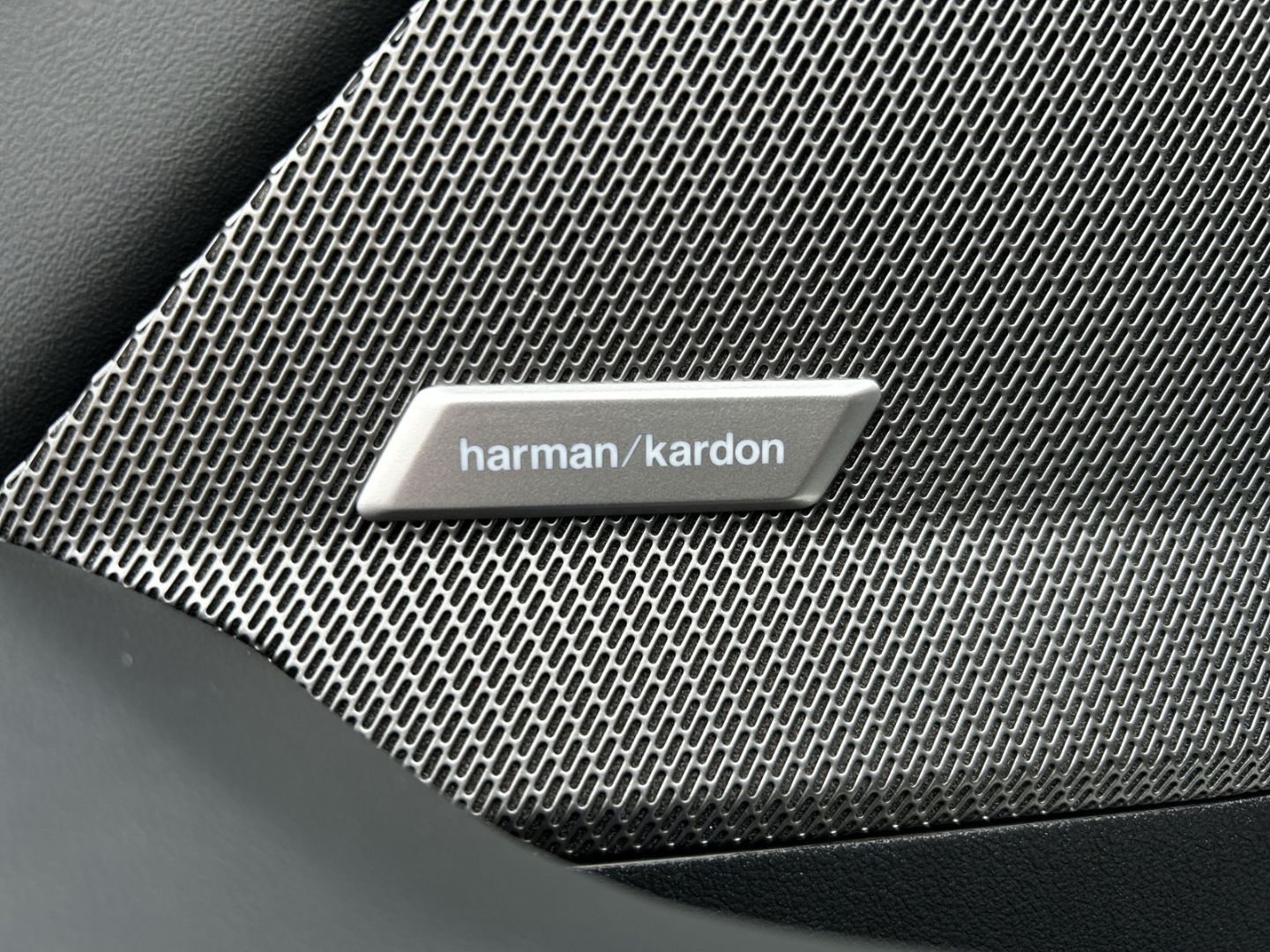 Fahrzeugabbildung BMW 120 dA,M Sport,AHK,H&KSound,19''LMfelge,MPaketPr