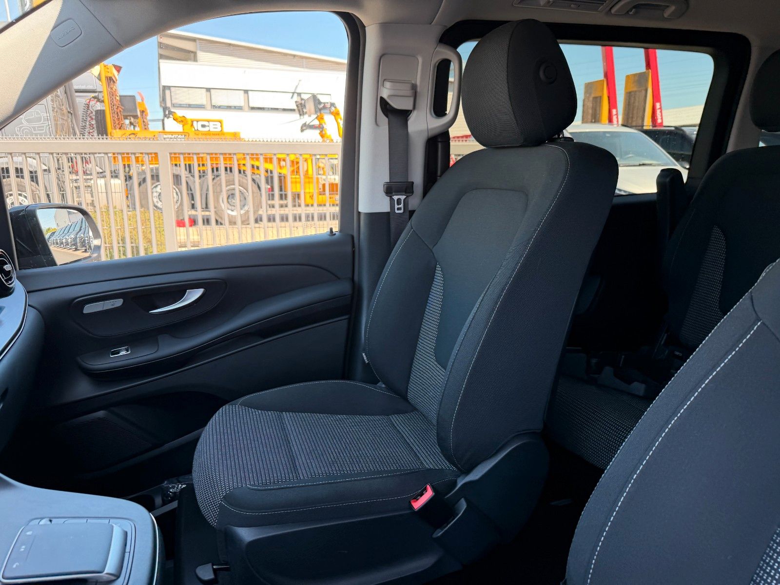 Fahrzeugabbildung Mercedes-Benz V 250 d DISTRONIC AHK2,5to 7Sitze Kamera