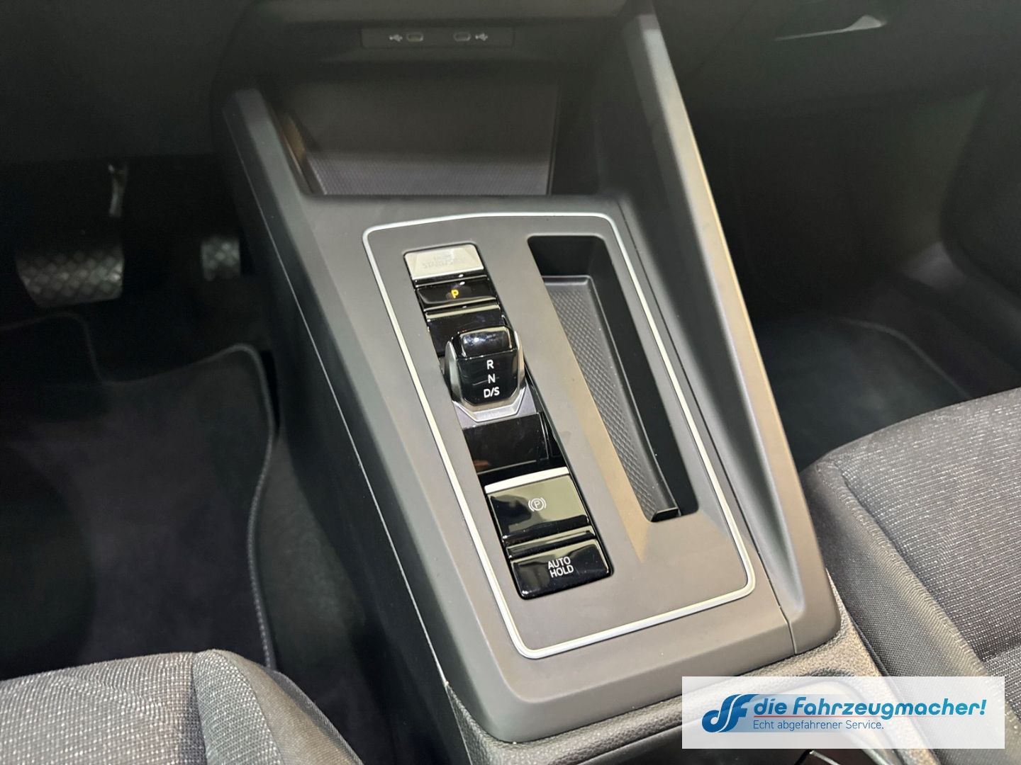 Fahrzeugabbildung Volkswagen Golf VIII Variant Life Navi Digitales Cockpit LE