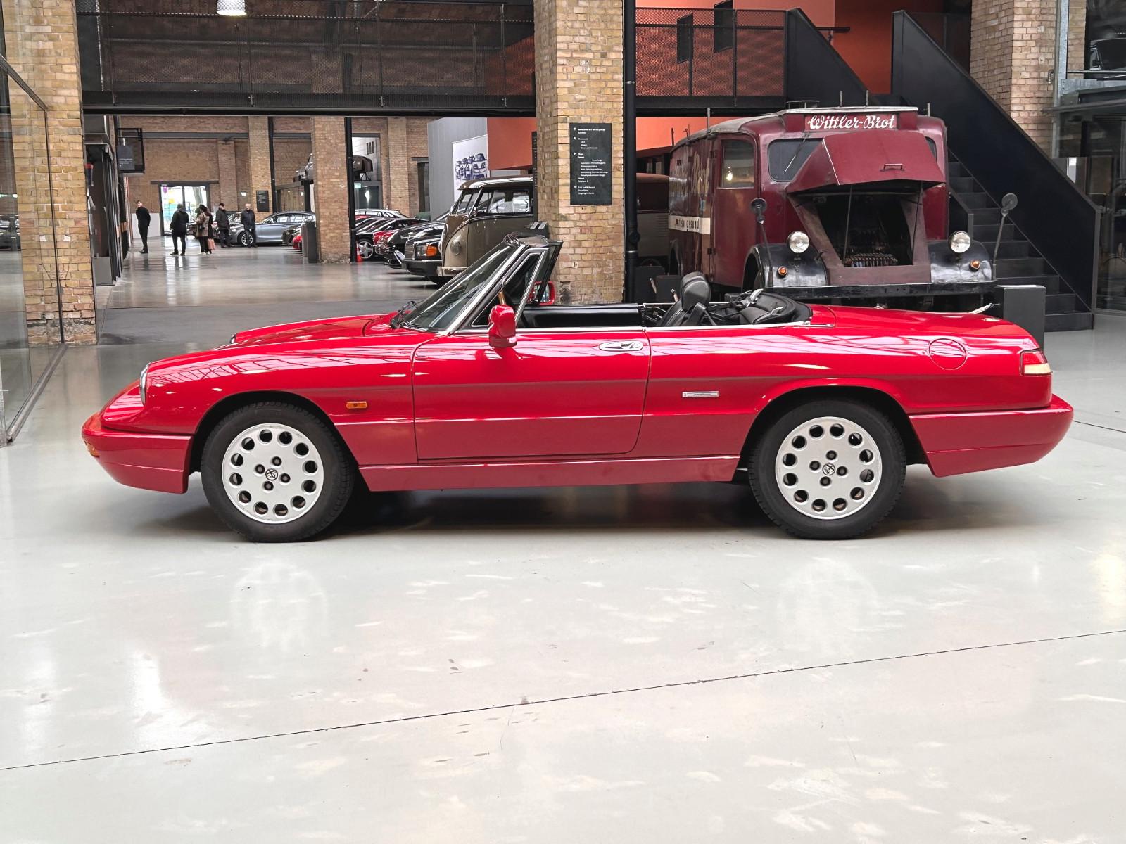 Alfa Romeo Spider 2.0i Serie 4 - gepfl. Diplomaten-Besitz!
