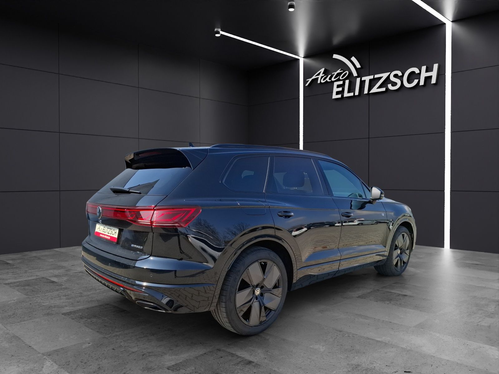 Fahrzeugabbildung Volkswagen Touareg TSI eHybrid R-Line 4M Matrix AHK Pano HU