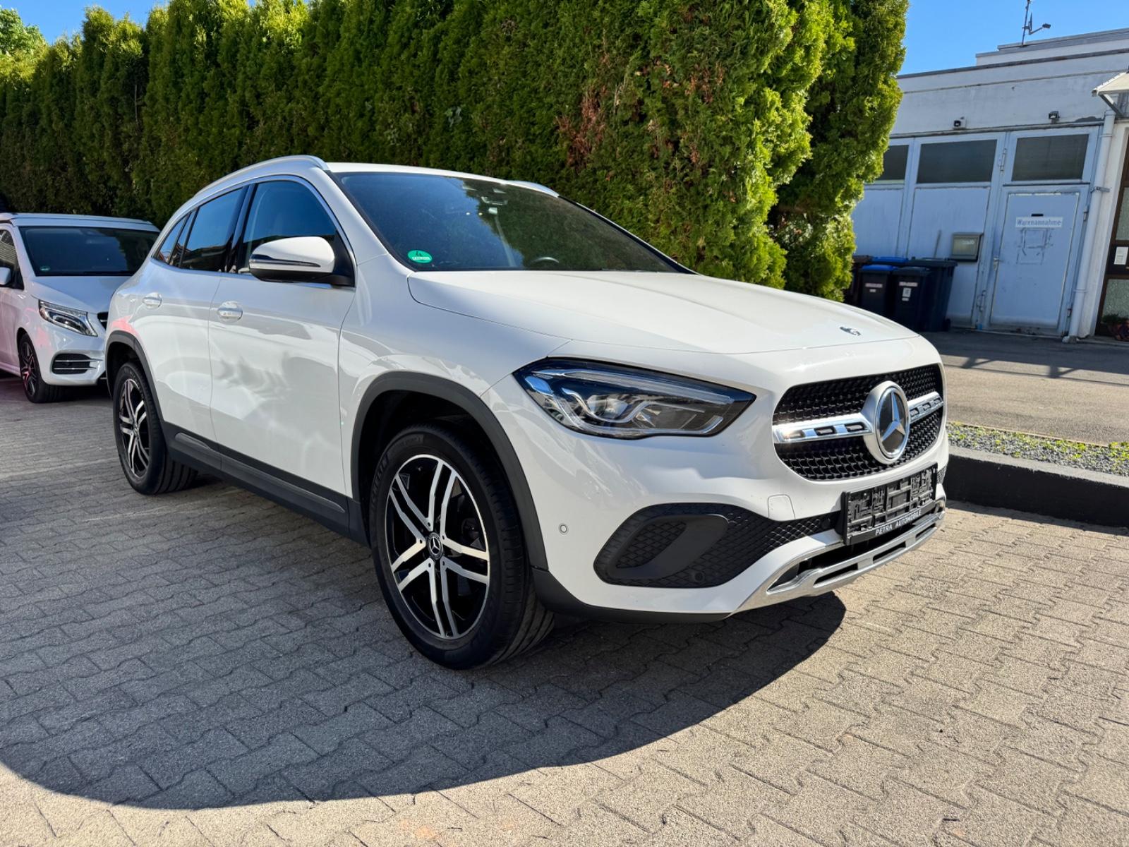 Mercedes-Benz GLA 200 KAMERA 8FACHBEREIT