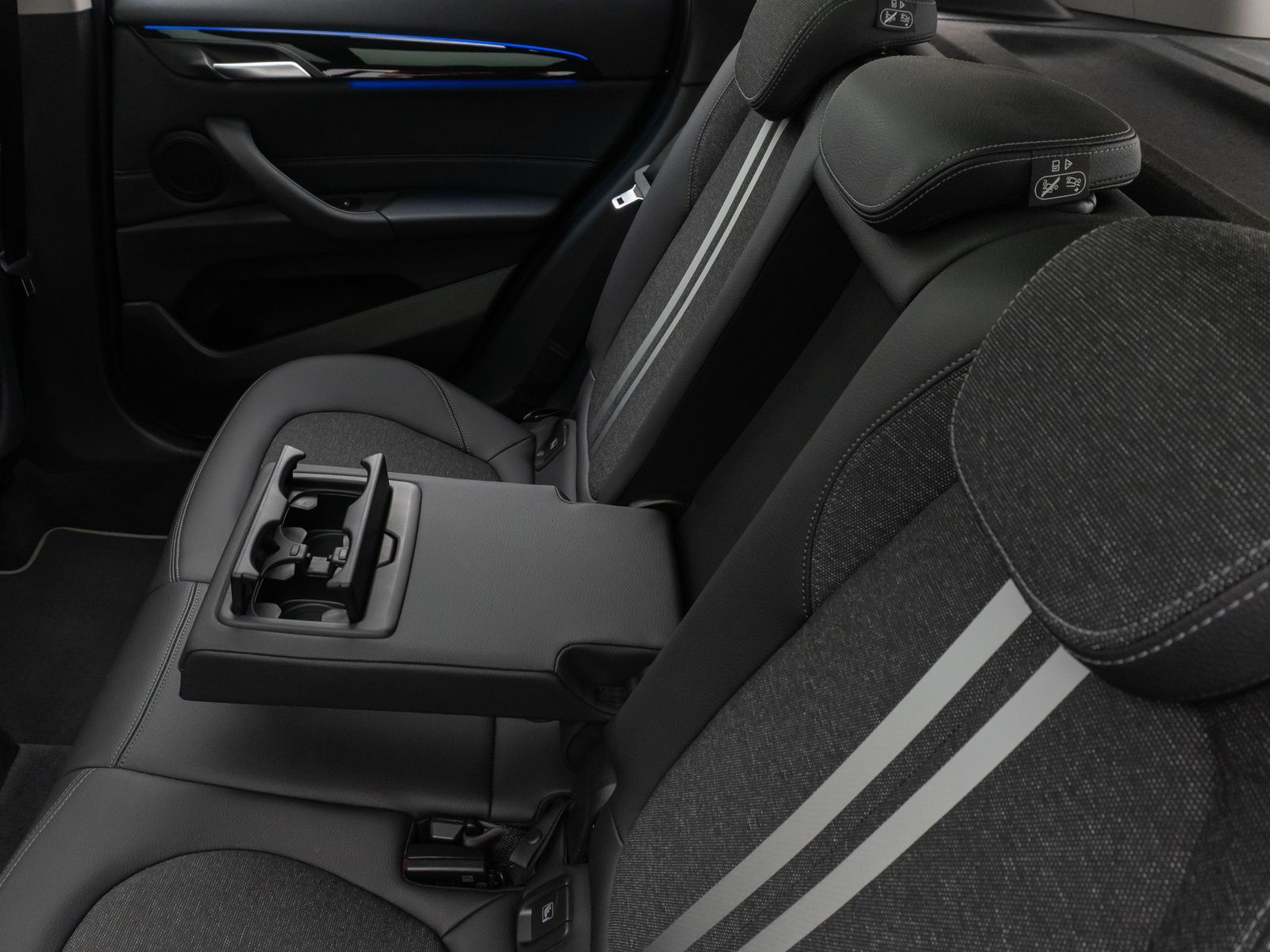 Fahrzeugabbildung BMW X1 xD20i Sport Line Panorama Kamera HUD DAB HiFi