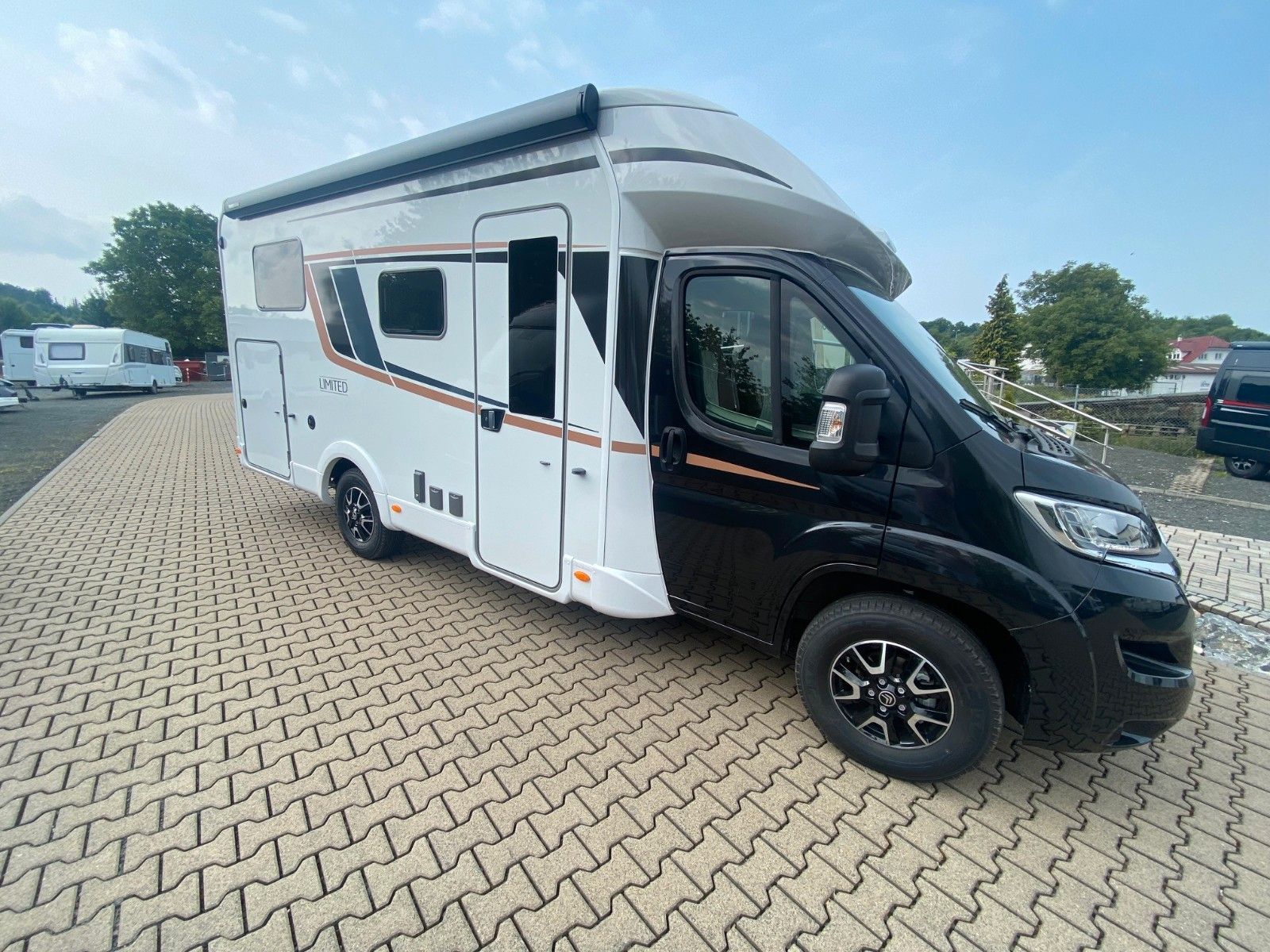 Fahrzeugabbildung Bürstner Limited T 690 G *Safety*Nebel*Solar*Winterpaket