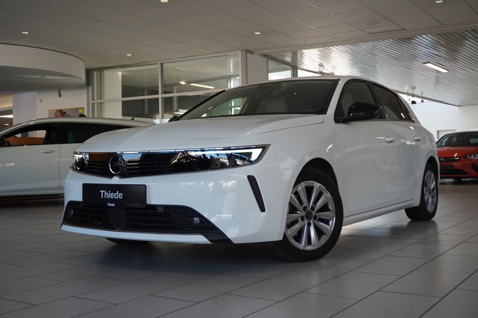 Fahrzeugabbildung Opel Astra L Lim. 1.2T ELEGANCE NAVI/LED/KAMERA/SPORT