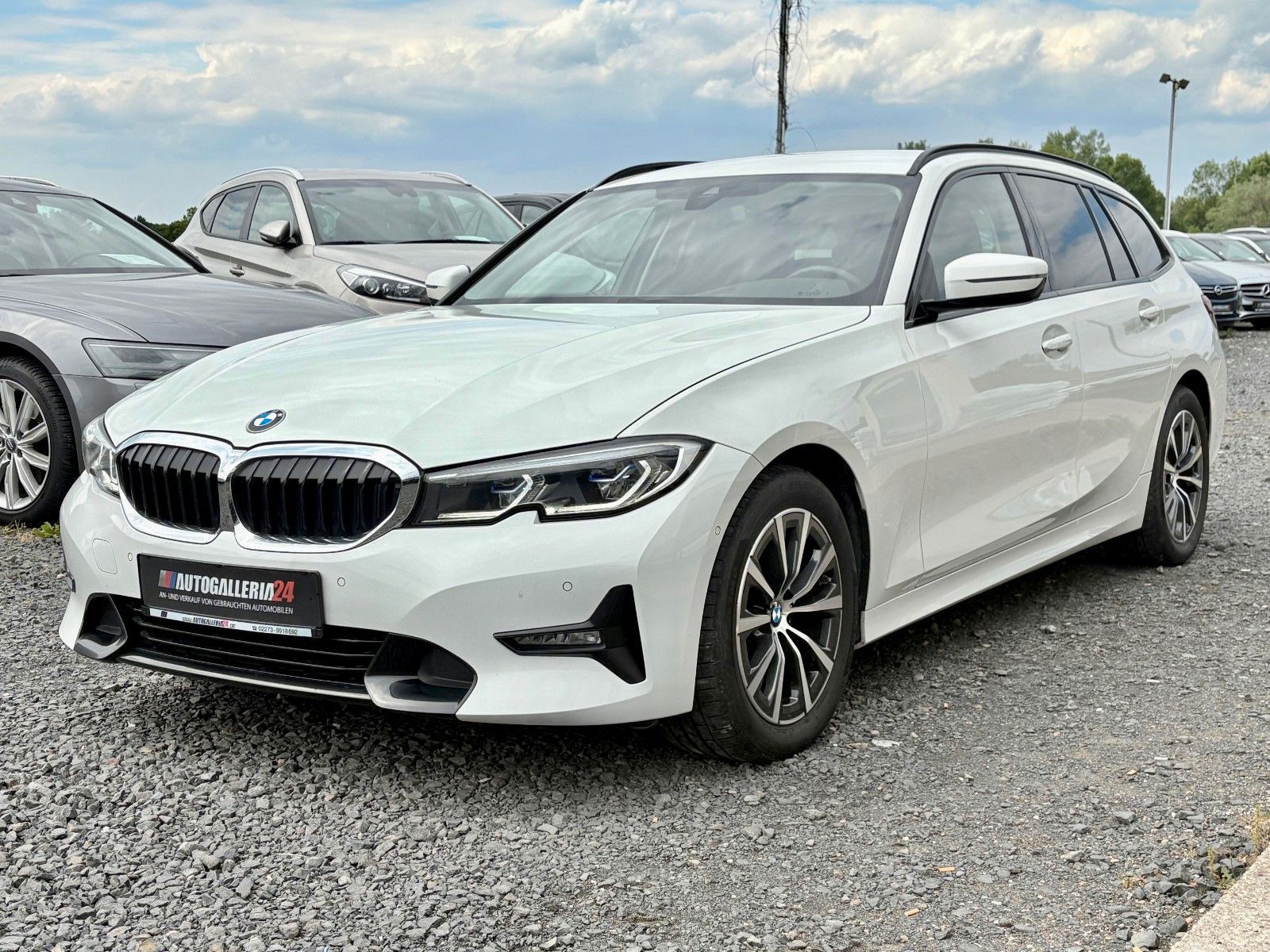 Fahrzeugabbildung BMW 320d xDrive SPORT LINE Navi Laser Standhz Leder