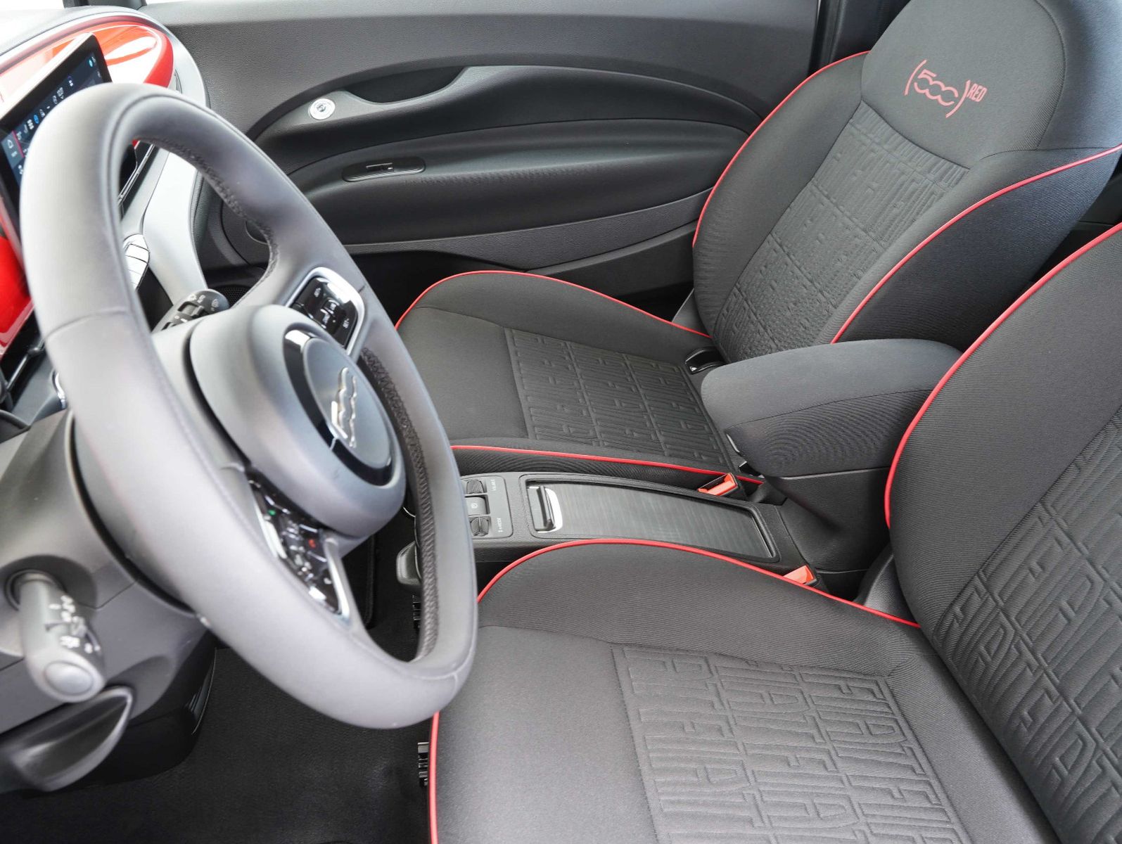 Fahrzeugabbildung Fiat 500e Red 70KW/23,8kWh/DC-LADEN/KAMERA