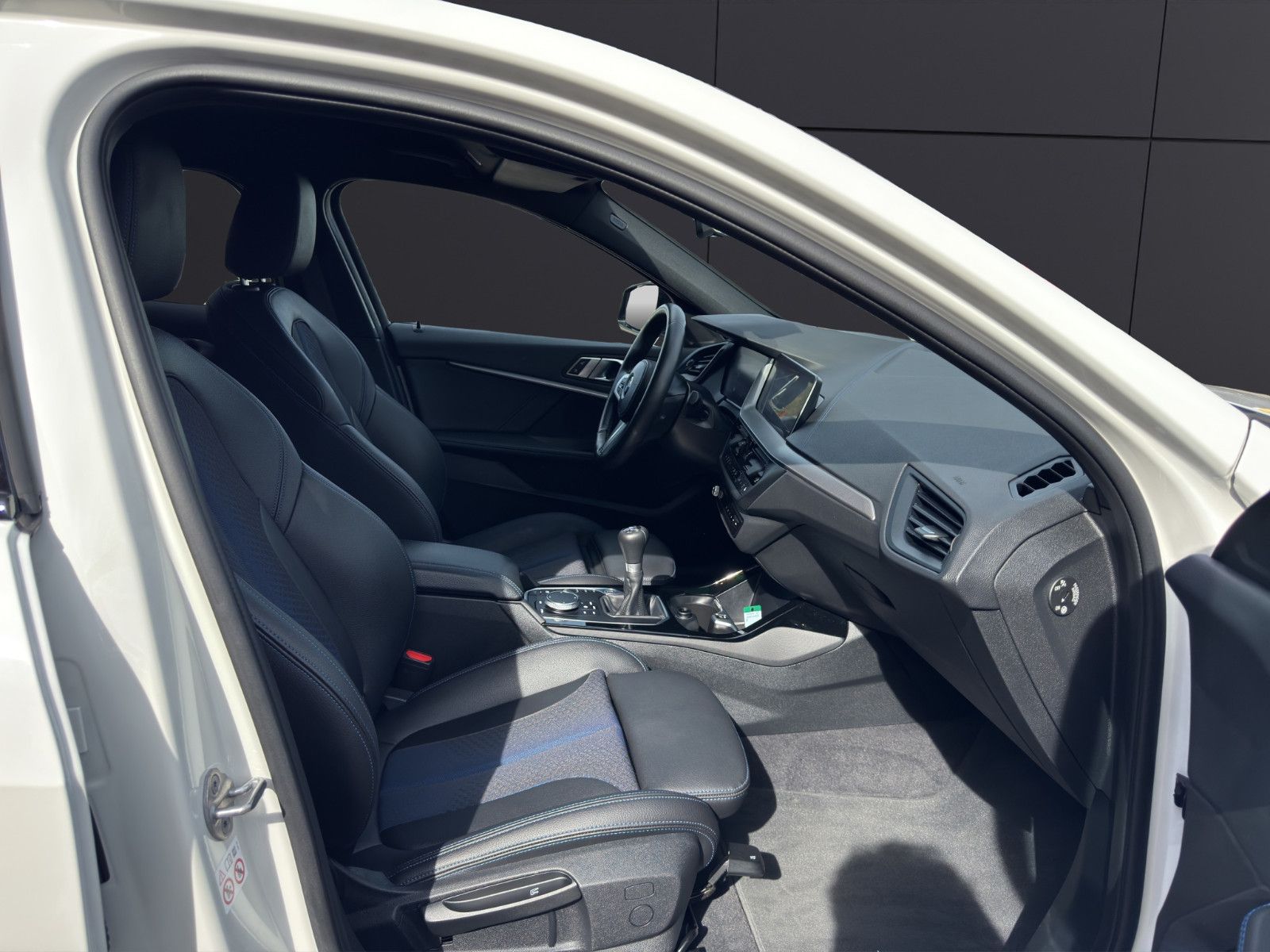 Fahrzeugabbildung BMW 118 i M Sport/Tempo/Navi/Ambiente/Apple CarPlay