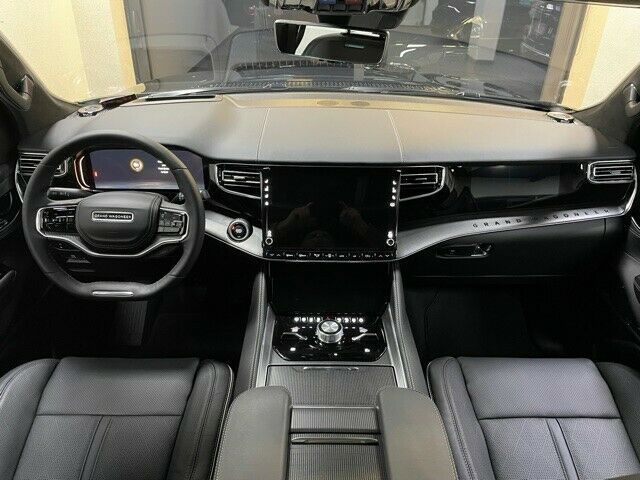 Fahrzeugabbildung Jeep GRAND WAGONEER OBSIDIAN 6.4L V-8  SOFORT!