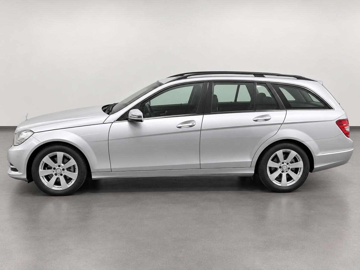 Mercedes-Benz C 180 CGI - AHK | NAVI | PTS | SHZ