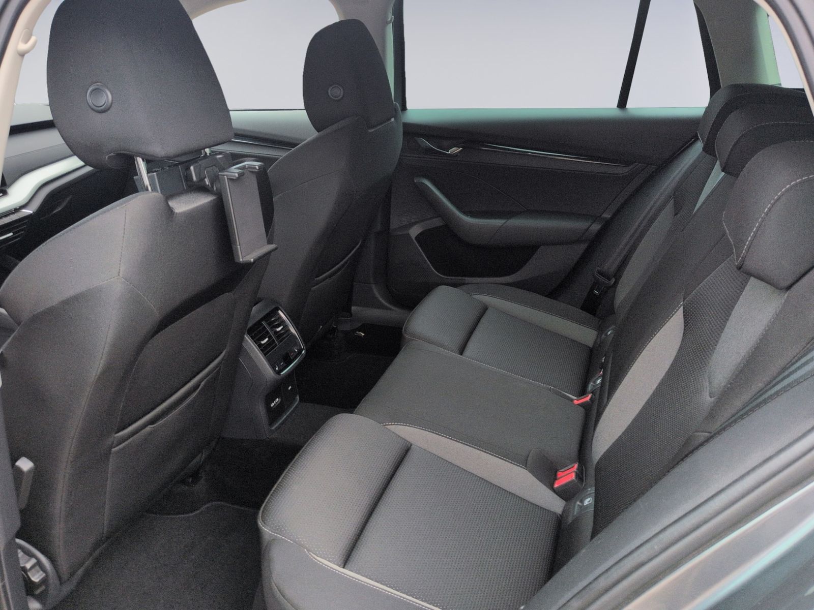 Octavia IV Combi 1.5TSI DSG Tour LED+NAV+AHK+SHZ