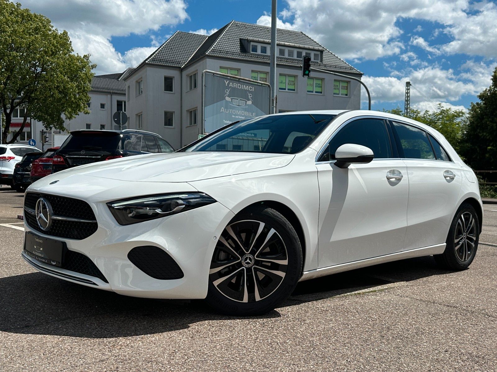 MERCEDES-BENZ A 200 7G-DCT *DISTRONIC*MULTIBEAM*MBUX*RFK*