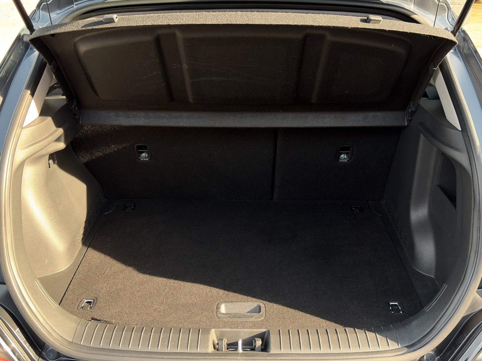 Fahrzeugabbildung Hyundai KONA E Select SHZ LHZ LKA LFA ACC Navi CarPlay