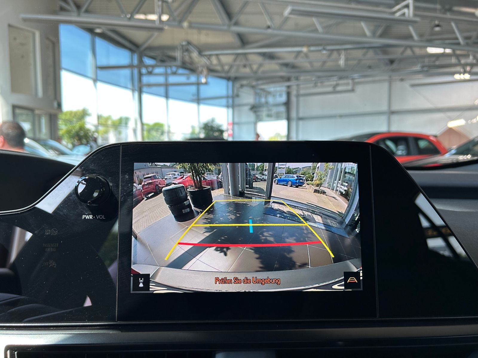 Fahrzeugabbildung Lexus UX 250 h F Sport HUD LED NAV RFK SHZ ALU