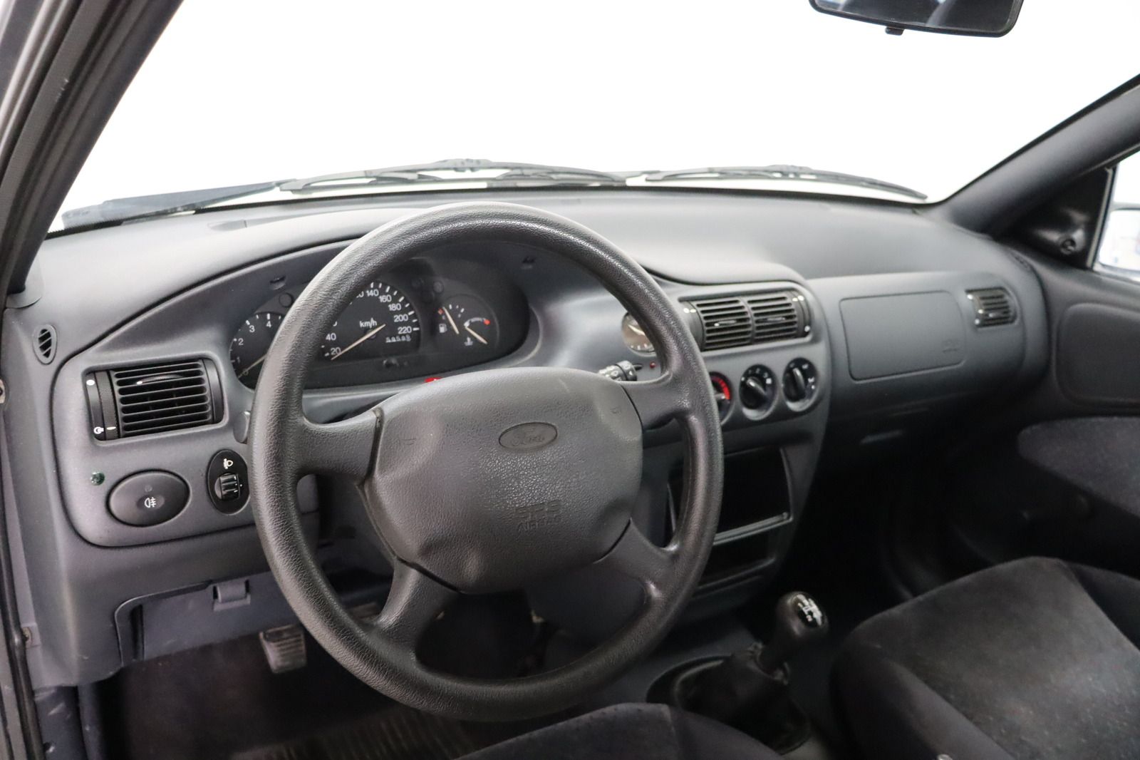 Fahrzeugabbildung Ford Escort 1.3i Flair aus 1. Hand