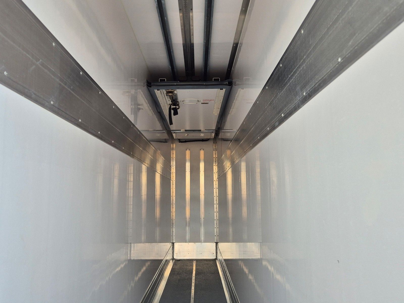 Fahrzeugabbildung Iveco AD190S40/FP Lamberet Mitsubishi LBW Tür AHK