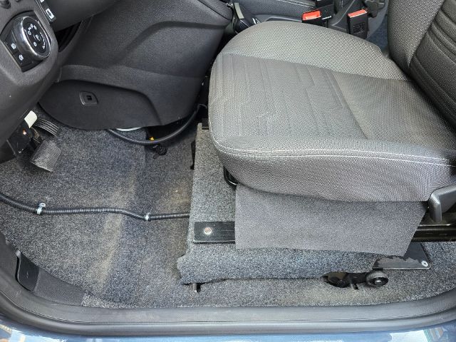 Fahrzeugabbildung Ford Grand Tourneo Connect Paravan Selbstfahrer Rolli