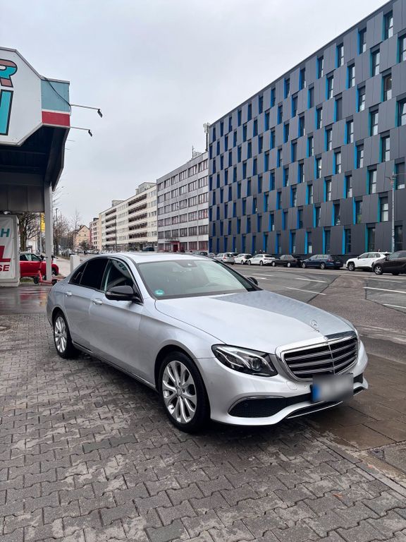 Image of Mercedes-Benz E 220
