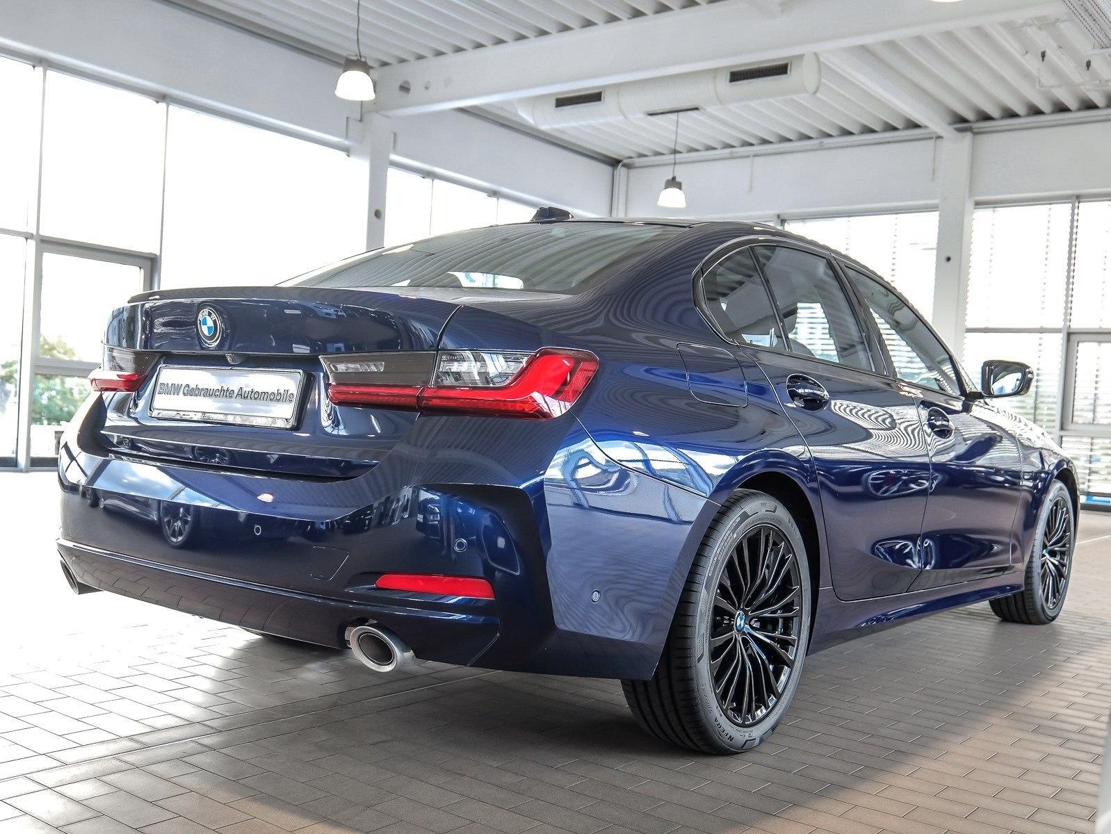 BMW 330i Aut. Glasdach Anhängk. DAProf HeadUp