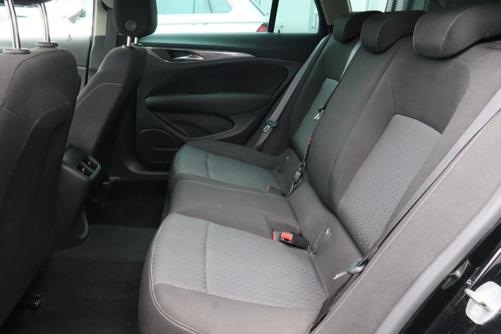 Fahrzeugabbildung Opel Insignia SpT 2.0 D Aut. Business NAV+KAM+SHZ+PP