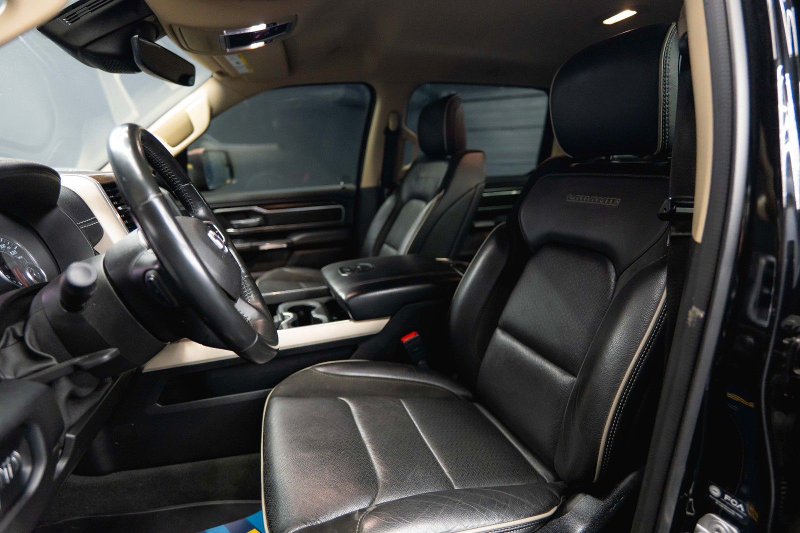 Fahrzeugabbildung Dodge RAM 5.7 V8 HEMI 4x4 LARAMIE Offroad Night LED