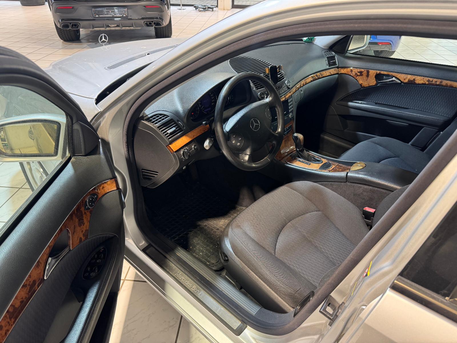 Mercedes-Benz E200 2004 — photo 10