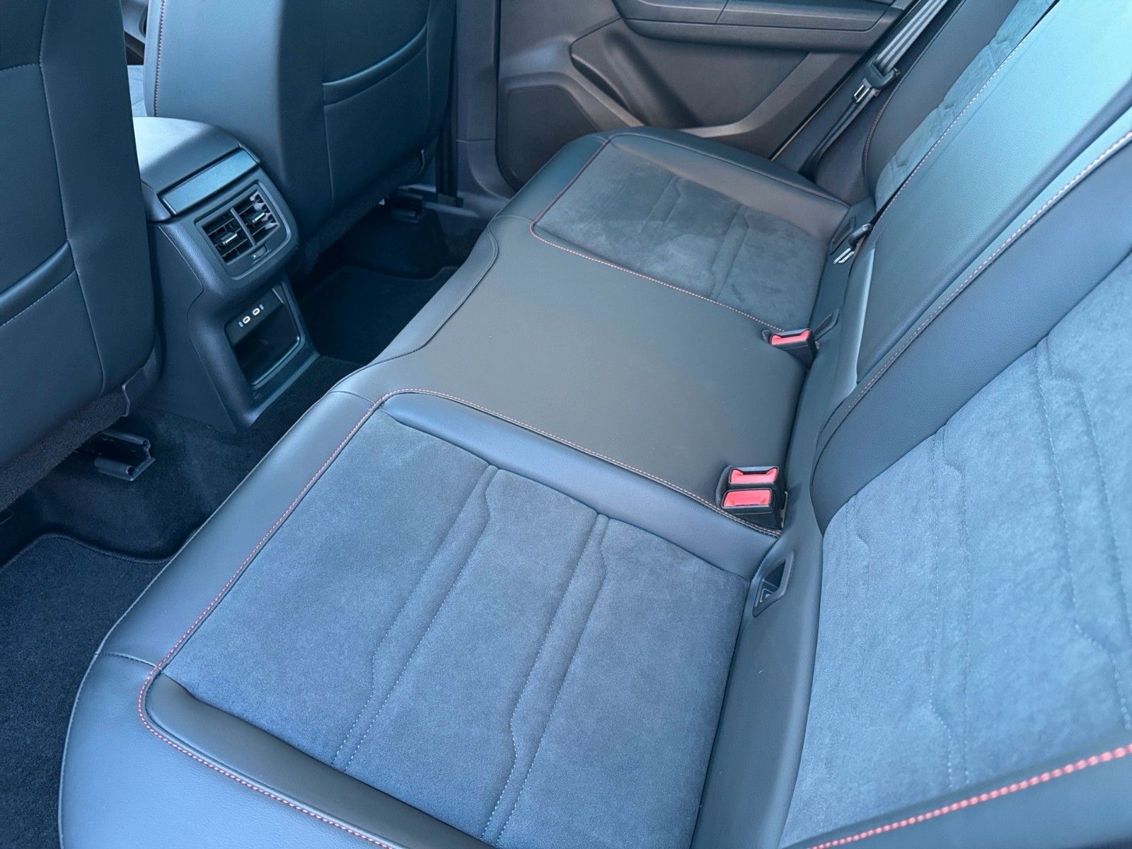 Fahrzeugabbildung SEAT Ateca FR 1.5 TSI