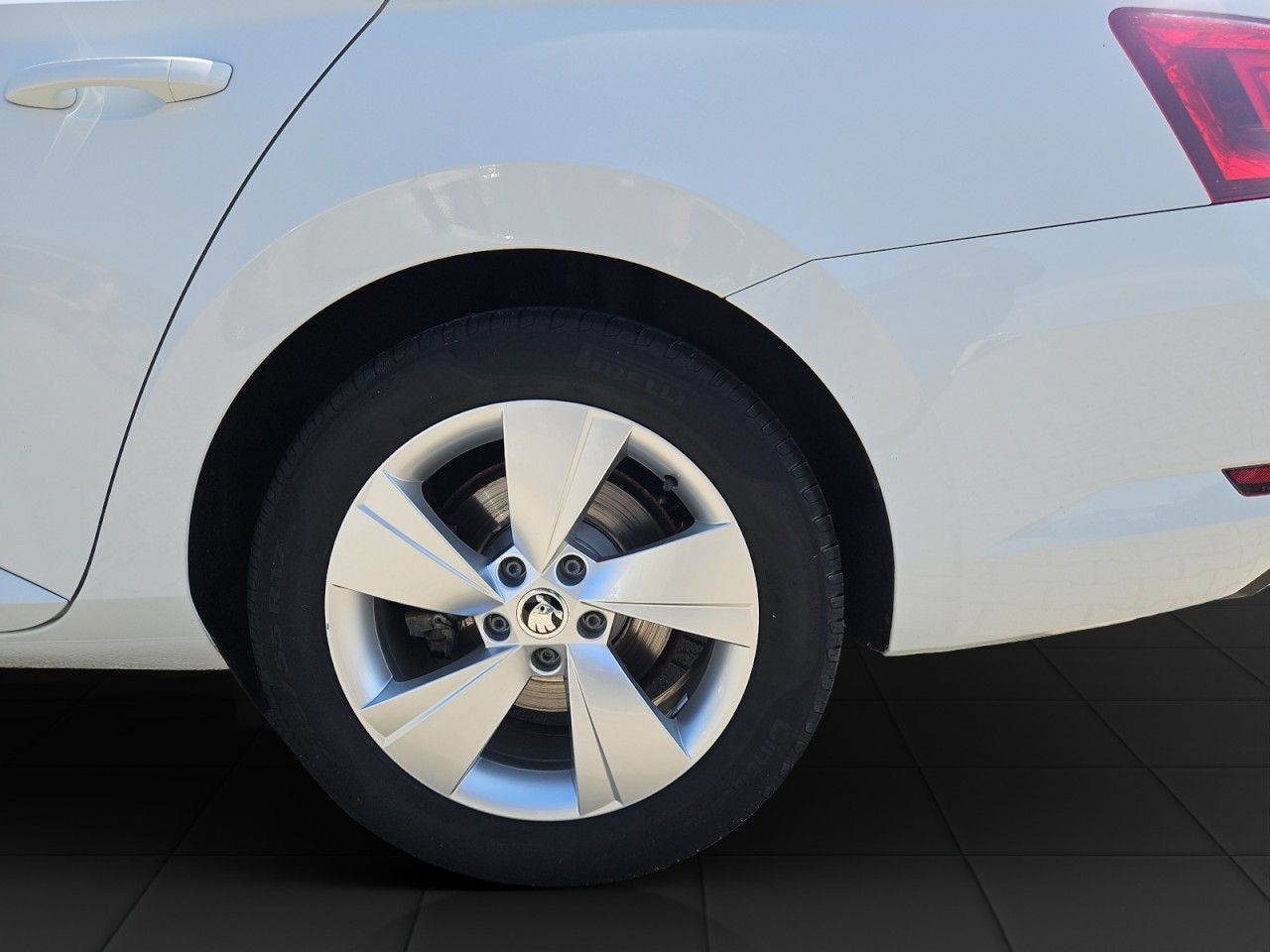 Fahrzeugabbildung SKODA Superb Combi Ambition 4x4,DSG,AHK,el.Heckklappe