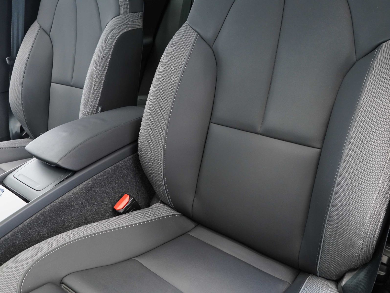 Fahrzeugabbildung Volvo C40 Plus Recharge Twin Pure Electric AWD