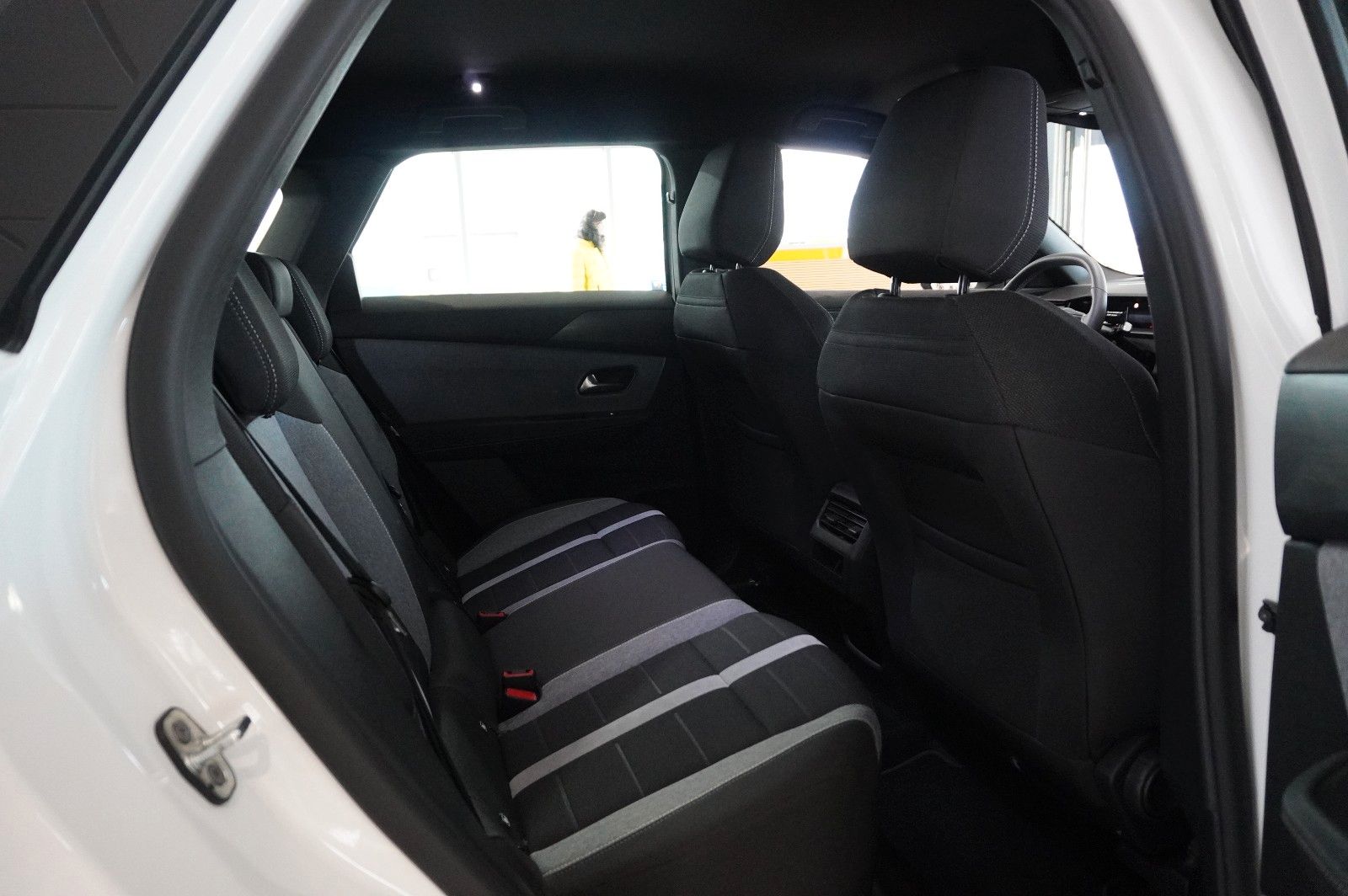 Fahrzeugabbildung Opel Grandland 1.2 48V HYBRID EDIT. NAVI/LED/KAMERA
