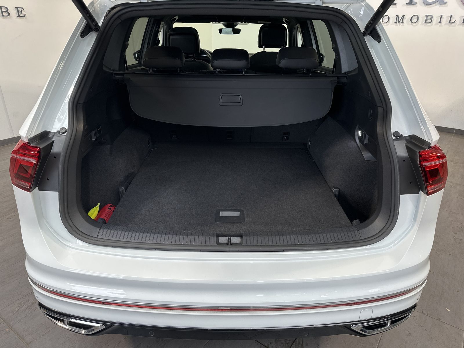 Fahrzeugabbildung Volkswagen Tiguan Allspace R-Line 4M NAV+IQLIGHT+PANORAMA