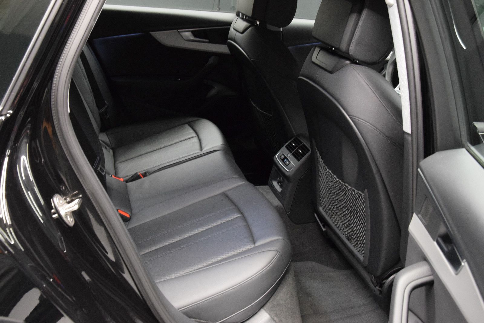 Fahrzeugabbildung Audi A4 Avant 40 TDI quattro B&O HuD Sitzbelü. ACC