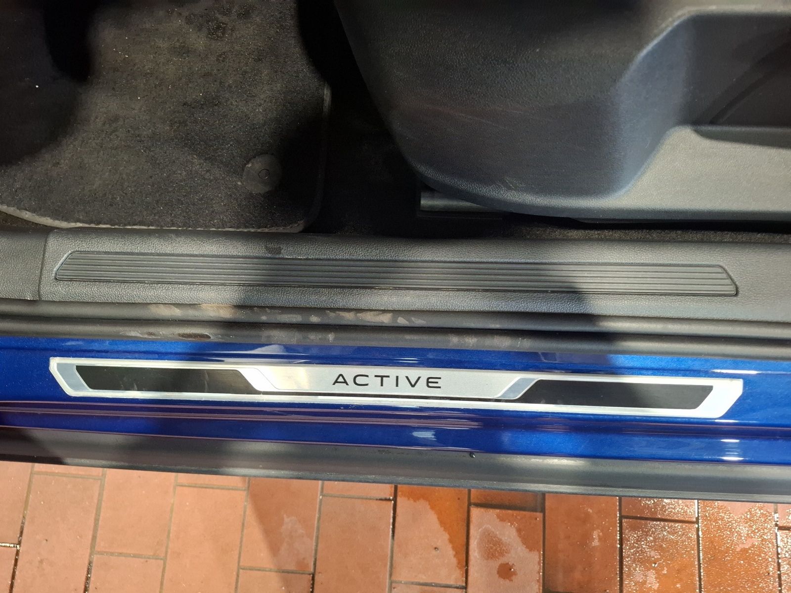 Fahrzeugabbildung Volkswagen T-Cross TSI Active Navi AID ACC PDC SH LM