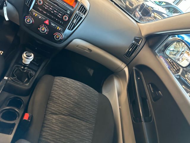 MYAUTOCENTER – Gebraucht- und Jahreswagen mit Werkstattservice in Pfaffenhofen Kia cee´d Sportswagon Vision*2. Hand*Klima*AHK*SHZ*