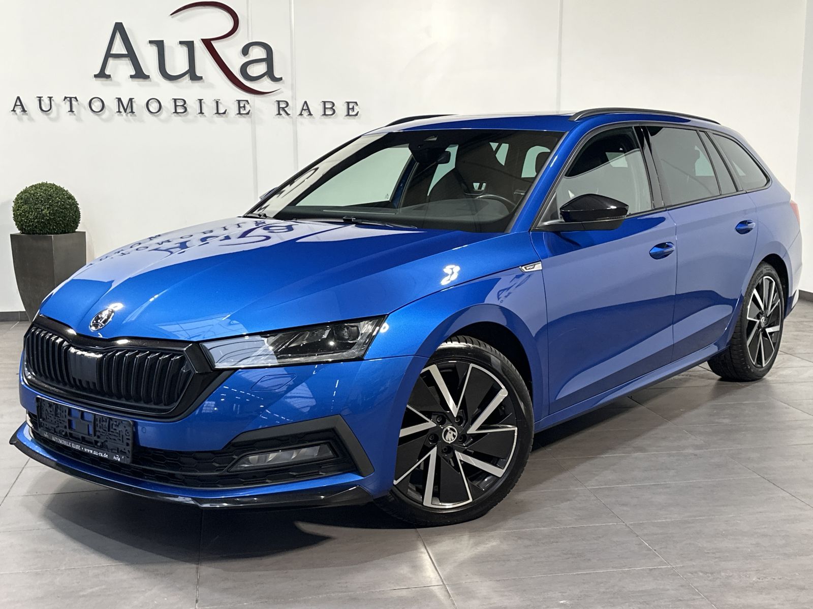 Fahrzeugabbildung SKODA Octavia Combi 4x4 Sportline NAV+LED+PANO+HEAD-UP