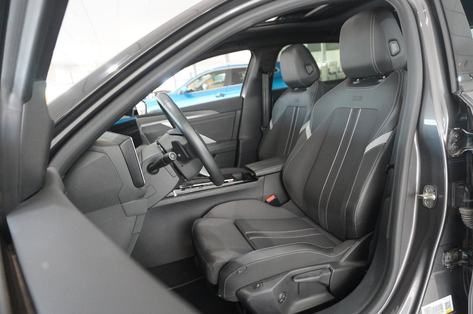 Fahrzeugabbildung Opel Astra L Lim. 1.6 HYBRID ULTIMATE NAVI/360°/PANO.